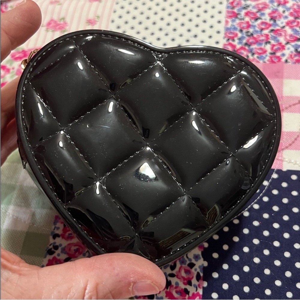 NWT. Willow & Ruby Black Heart-Shaped coin purse. - Picture 2 of 5